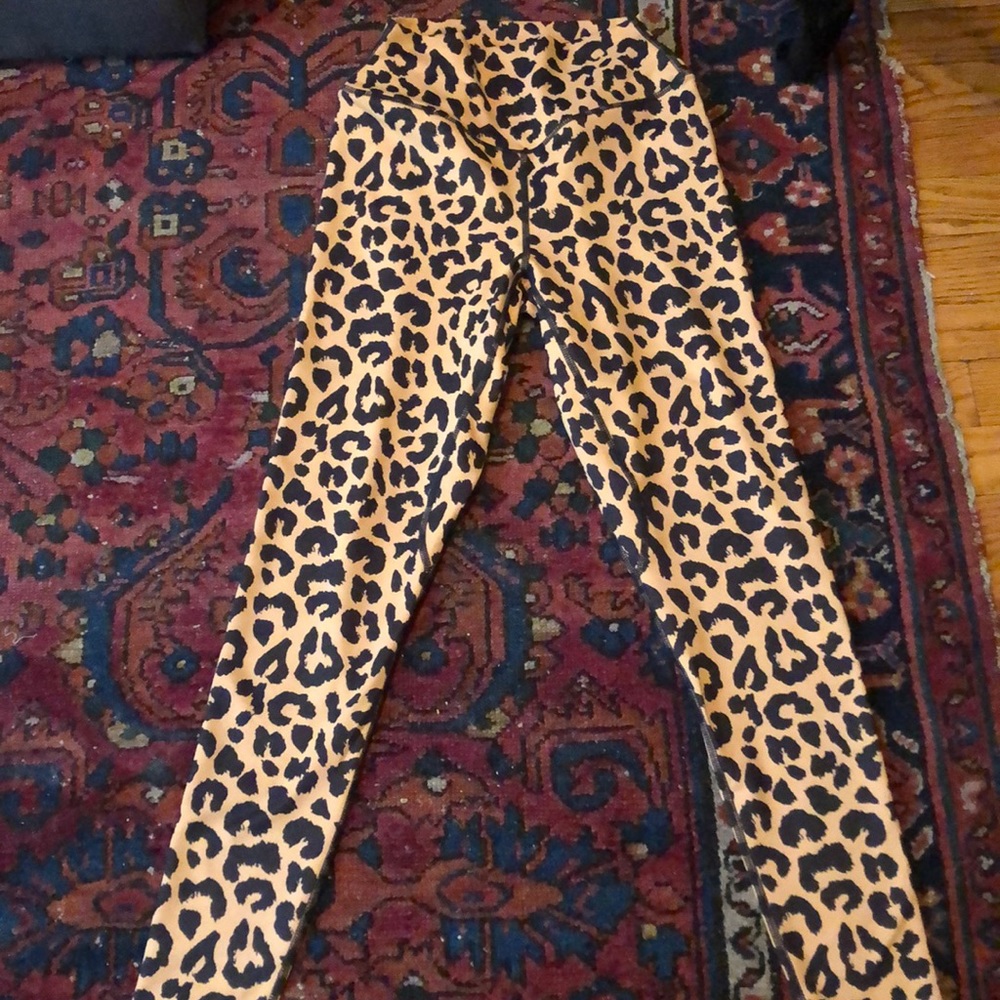 Balance athletica. King cheetah leggings.
